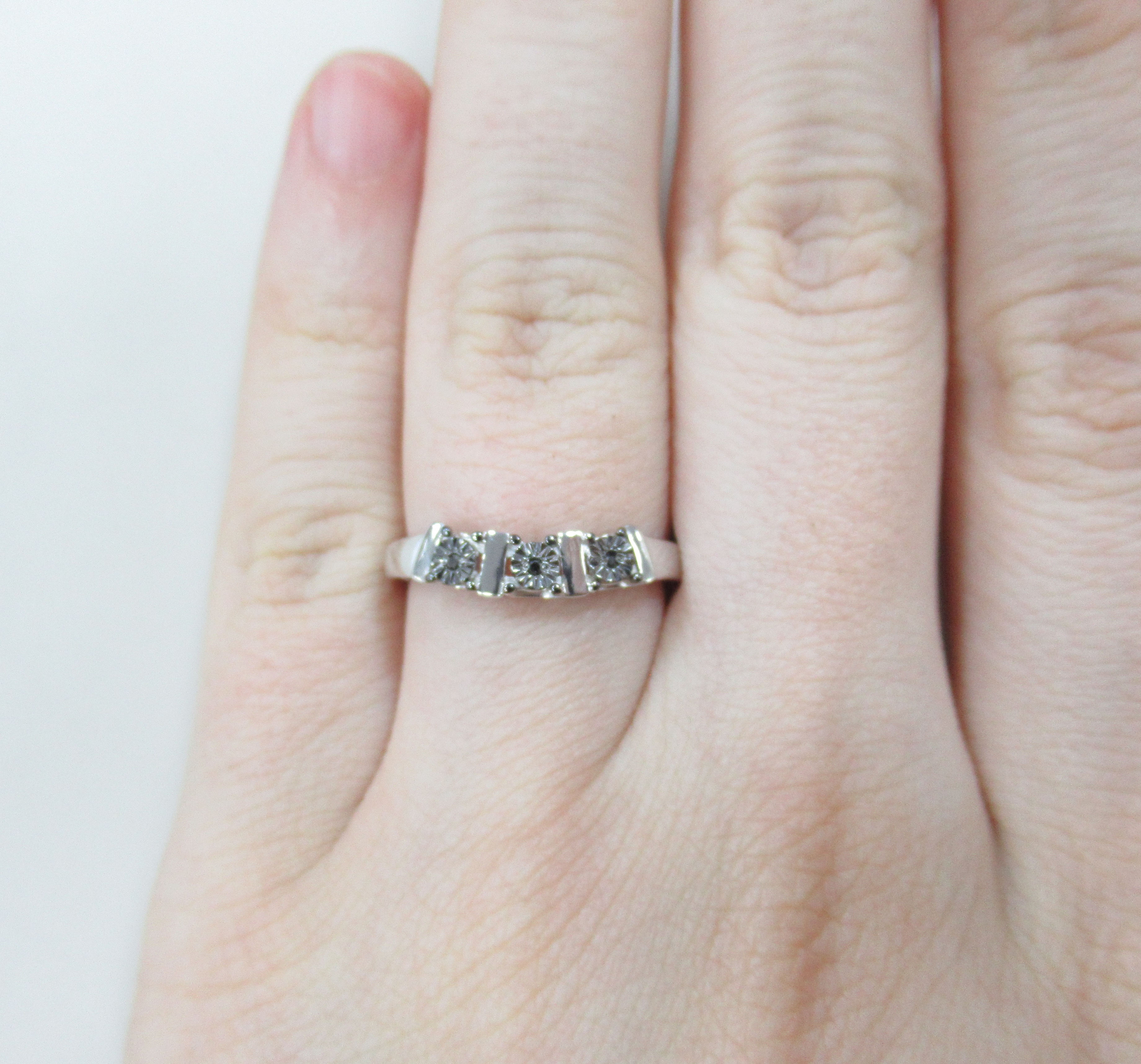 Серебряное кольцо с черными бриллиантами